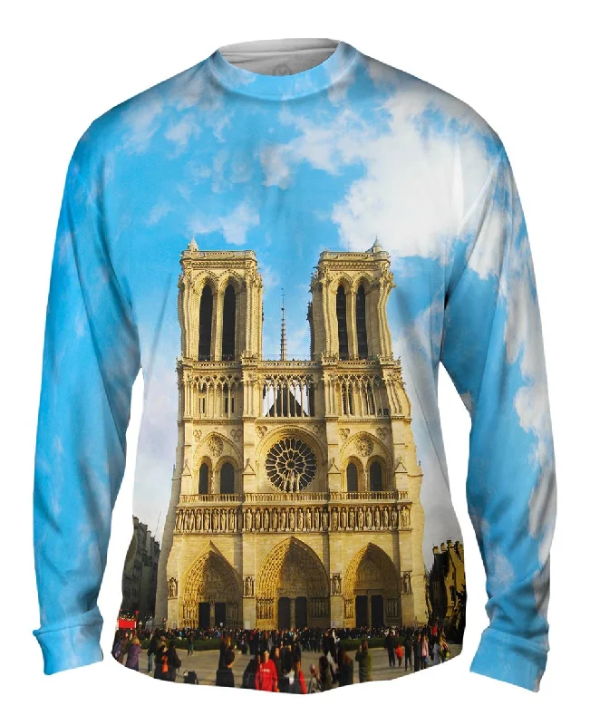 Casual Looks Notre Dame France